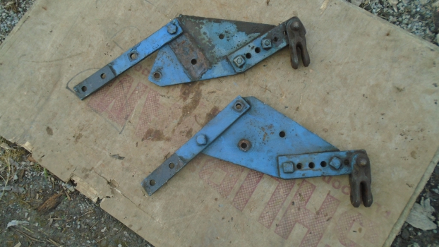 Westlake Plough Parts – Ransomes Mg Ts42 Plough Front Drawbar Brackets Pair 