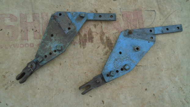 Westlake Plough Parts – Ransomes Mg Ts42 Plough Front Drawbar Brackets Pair 