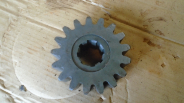 Westlake Plough Parts – Howard Rotavator 17 Tooth Gear 8 Spline (code8) 