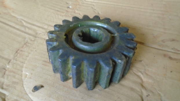 Westlake Plough Parts – Howard Rotavator 19 Tooth gear 8 Spline (code6) 