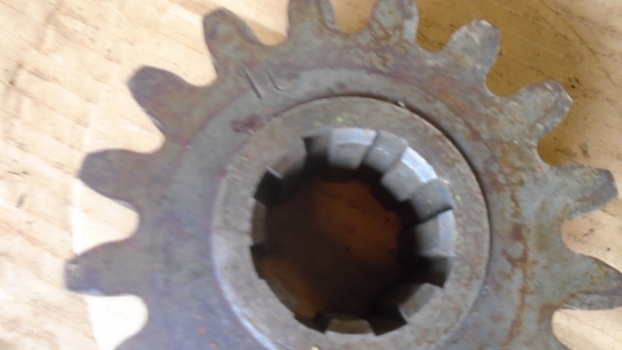 Westlake Plough Parts – Howard Rotavator 16 Tooth Gear 8 Spline (code14) 