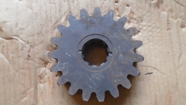 Westlake Plough Parts – Howard Rotavator 19 Tooth Gear 10 Spline 65574 (code22) 