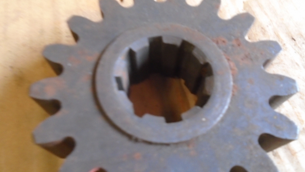 Westlake Plough Parts – Howard Rotavator 17 Tooth Gear 8 Spline 650054 (code33) 