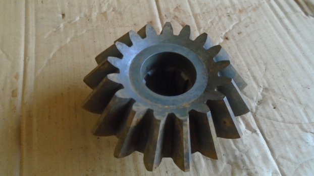 Westlake Plough Parts – Howard Rotavator 17 Tooth Pinion Gear 8 Spline 300371 (code40) 