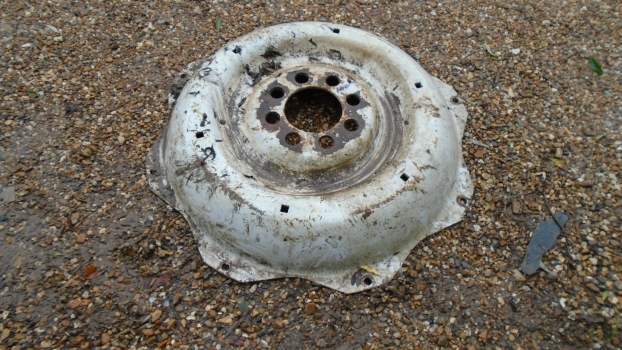 Westlake Plough Parts – Ford New Holland Tractor Wheel Centre 8 Stud (d) 