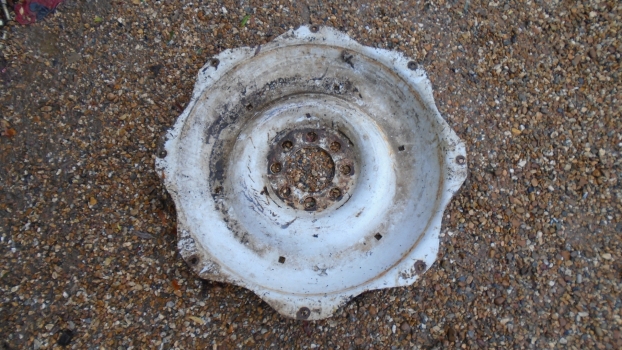 Westlake Plough Parts – Ford New Holland Tractor Wheel Centre 8 Stud (d) 