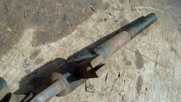 Westlake Plough Parts – David Brown Tractor Top Link End Rh Thread With Cable Clip 
