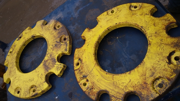 Westlake Plough Parts – JOHN DEERE WHEEL WEIGHTS PAIR R160662