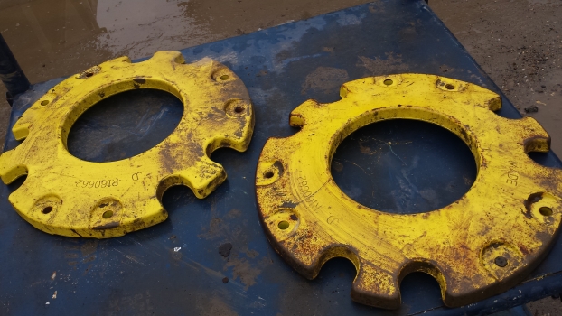 Westlake Plough Parts – JOHN DEERE WHEEL WEIGHTS PAIR R160662