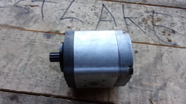 Westlake Plough Parts – Deutz Fahr Tractor Implement Combine Hydraulic Pump Bosch 245393100 X1 