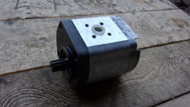 Westlake Plough Parts – Deutz Fahr Tractor Implement Combine Hydraulic Pump Bosch 245393100 X1 