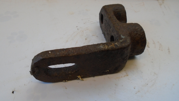 Westlake Plough Parts – RANSOMES PLOUGH YL CAST ANGLE BRACKET 