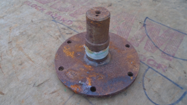 Westlake Plough Parts – Mengele Forager Roller Flange Shaft (rust) 