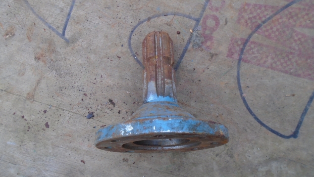 Westlake Plough Parts – Mengele Forager Roller Flange Shaft 8 Hole Blue 
