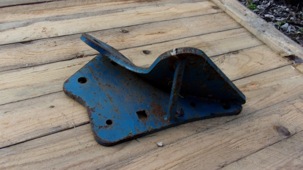 Westlake Plough Parts – Ransomes Plough Ucn Frog 3 Bolt Point (570) 