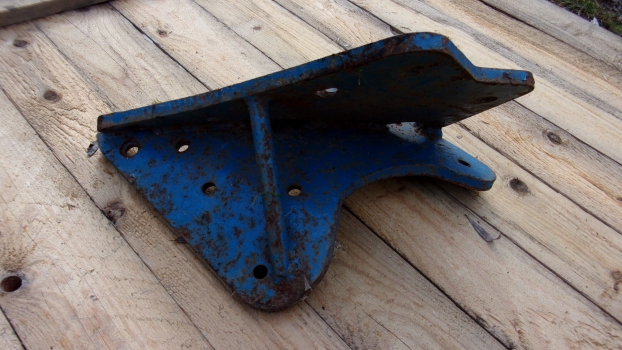 Westlake Plough Parts – Ransomes Plough Ucn Frog 3 Bolt Point (570) 