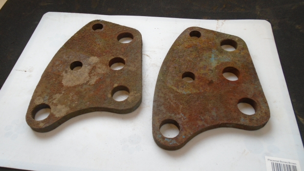 Westlake Plough Parts – RANSOMES PLOUGH TS59 HEADSTOCK TOP LINK PLATES PAIR USED 
