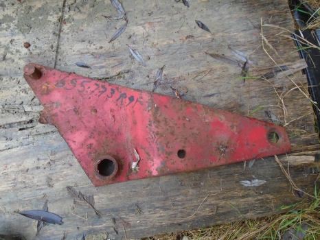 Westlake Plough Parts – INTERNATIONAL TRACTOR BRACKET 65573R91