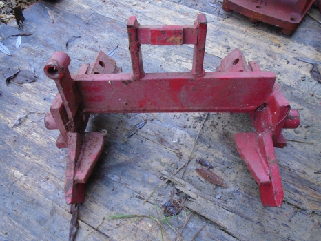 Westlake Plough Parts – INTERNATIONAL TRACTOR DRAWBAR BRACKET