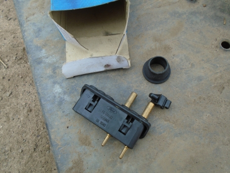 Westlake Plough Parts – FORD TRACTOR SWITCH PARTS X2 6193 924 & 1652 613