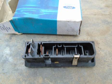 Westlake Plough Parts – FORD TRACTOR SWITCH PARTS X2 6193 924 & 1652 613