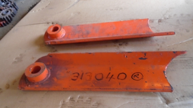 Westlake Plough Parts – Howard Rotavator Brackets Pair 313040 Pair 