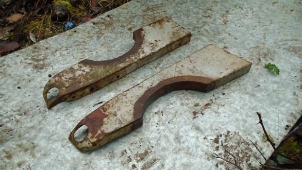 Westlake Plough Parts – Massey Ferguson Tractor 135 Bonnet Panel Modified Pair 