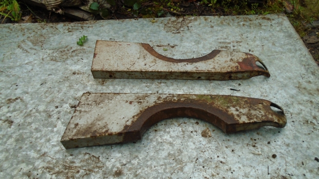 Westlake Plough Parts – Massey Ferguson Tractor 135 Bonnet Panel Modified Pair 