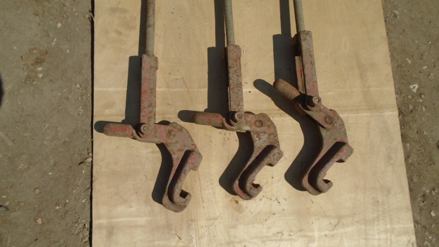 Westlake Plough Parts – Stocks Dual Wheel Clamps X3 Red Approx 18 Inch Thread 