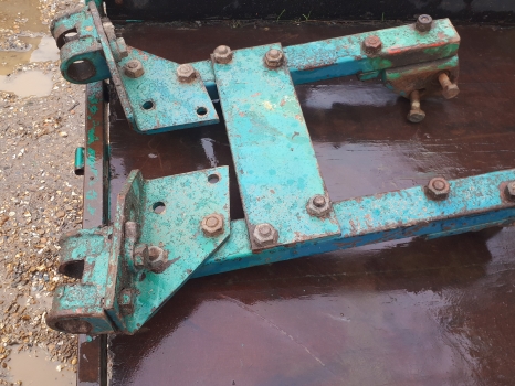 Westlake Plough Parts – KVERNELAND PLOUGH disc bracket box arms with castings wide fitting 