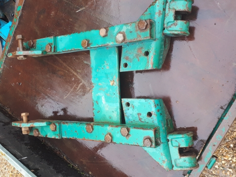 Westlake Plough Parts – KVERNELAND PLOUGH disc bracket box arms with castings wide fitting 