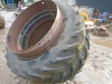 TRACTOR STOCKS DUAL WHEELS 13.6/38 TYRES FLAT  TRACTOR STOCKS DUAL WHEELS 13.6/38 TYRES FLAT      POOR