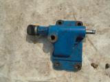 FORD TRACTOR HYDRAULIC CASTING 