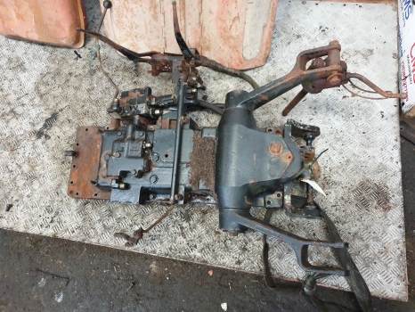  Case International 84 85 95 SE Hydraulic Lift Cover Assypart Numbers:lift Cover: 