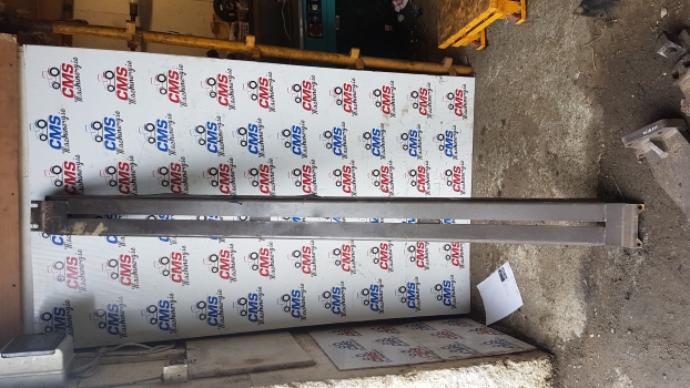  Massey Ferguson 81408150 OR 81 4 Wheel Drive Shaft Coverpart Number: 3712089M91