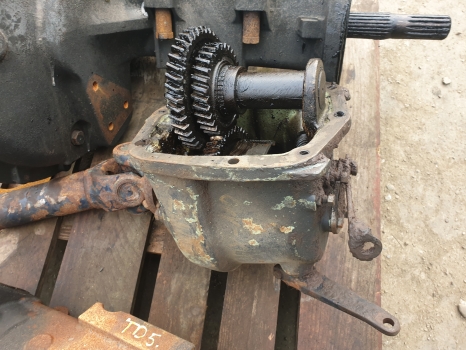  Deutz DX90 Fwd Drop Box Assy 0 Fwd Drop Box Assyplease Check The Number OF Teetho