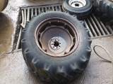 FORD 4000 Rear Wheel and Tyre 12.4/11-28  1975,1976,1977,1978,1979,1980,1981,1982,1983,1984,1985Ford 4000 Rear Wheel and Tyre 12.4/11-28. Please check the description    Assorted Wheel and Tyre 12.4/11-28
Please check dimensions by our keymap
A- 110
B- 55
C- 20
E- 320
F- 625
G- 28

 1437-120419-154721058 GOOD