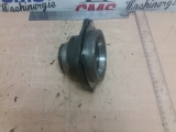 NEW HOLLAND TS 110 Retainer Cup 81862878  1998,1999,2000,2001,2002,2003New Holland 40 series and TS Retainer Cup 81862878 E9NN7N087AA  81862878  5640 6640 7740 7840 8240 8340 TS100  TS110  TS115  TS85 TS90  To fit Ford New Holland (12 x 12 & 24 x 24 - Dual Power) 5640, 6640,7740, 7840, 8240, 8340, 
TS85, TS90 , TS100, TS110, TS115  (91-03)

81862878 E9NN7N087AA
 1437-220118-120743053 VERY GOOD