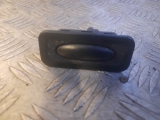 RENAULT SCENIC MK2 5 SEATS 2003-2010 REAR BOOT TAILGATE DOOR RELEASE SWITCH 2003,2004,2005,2006,2007,2008,2009,2010RENAULT SCENIC MK2 5 SEATS 03-10 REAR BOOT TAILGATE DOOR RELEASE 8200076256 8200076256     GOOD