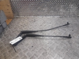 FORD FOCUS MK2 2004-2007 .SET OF FRONT WIPER ARMS 2004,2005,2006,2007FORD FOCUS MK2 2004-2007 .SET OF FRONT WIPER ARMS 4M5117526 4M5117526 DRIVERS PASSANER SIDE    Good