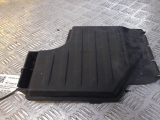 VAUXHALL COMBO 2004-2011 FUSE BOX LID COVER 2004,2005,2006,2007,2008,2009,2010,2011VAUXHALL COMBO 2004-2011 FUSE BOX LID COVER 09115986 09115986     Good