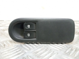 Renault Clio 3 Door Hatchback 2005-2009 Electric Window Switch (front Driver Side) 8200356520 2005,2006,2007,2008,2009RENAULT CLIO MK3 WINDOW SWITCH DRIVER SIDE FRONT 8200356520 2005-2008 8200356520     USED