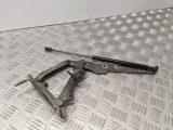 LAND ROVER DISCOVERY 3 TDV6 GS A 2004-2009 BONNET HINGE (N/S)  2004,2005,2006,2007,2008,2009LAND ROVER DISCOVERY 3 TDV6 GS A 5DR BONNET HINGE (PASSENGER SIDE)       GOOD