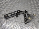 Ford Mondeo Edge 130 2.0tdci Mk3 2000-2007 BONNET HINGE (O/S)  2000,2001,2002,2003,2004,2005,2006,2007Ford Mondeo Edge 130 2.0tdci Mk3 5 Door Estate 2007 Bonnet Hinge (drivers)       GOOD