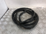 CLASSIC SAAB 900 I 1979-1993 DOOR RUBBER SEAL (FITS ON THE DOOR)  1979,1980,1981,1982,1983,1984,1985,1986,1987,1988,1989,1990,1991,1992,1993CLASSIC SAAB 900 I 1985 DOOR RUBBER SEAL (FITS ON THE DOOR)      GOOD