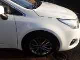2015-2018 Toyota Avensis D-4d Mk3 Estate 5 Door WING (DRIVER SIDE) White  2015,2016,2017,20182015-2018 Toyota Avensis D-4d Mk3  WING (DRIVER SIDE) White  CLEAN WING AS IN IMAGES SUPPLIED WITH WING TO BUMPER BRACKET    GOOD