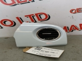 Fiat 500 Lounge 2007-2020 DRIVER SIDE FRONT AIR VENT 2007,2008,2009,2010,2011,2012,2013,2014,2015,2016,2017,2018,2019,2020Fiat 500 Lounge Hatchback 2009 DRIVER SIDE FRONT AIR VENT& BLUE  TRIM 51803291 51803291      GOOD