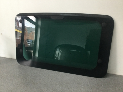 LAND ROVER DISCOVERY 2 TD5 SUNROOF GLASS