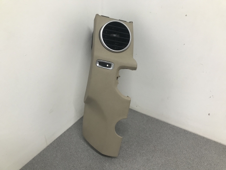LAND ROVER DISCOVERY 4 LEFT CENTRE AIR VENT AND SURROUND REF SV10