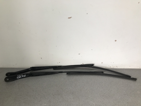LAND ROVER FREELANDER 2 FRONT WIPER ARMS PAIR REF RY57